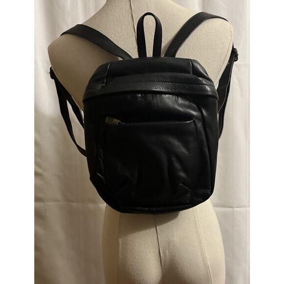 Wilsons Leather Backpack Black Leather Vintage Approx. 9” X 10” Adjustable Strap - Picture 1 of 9